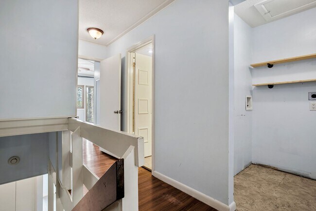 Building Photo - 2 Bedroom 1 Bath Condominium Located in Johnson City, TN
