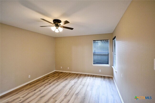 Building Photo - 2489 Medina Dr