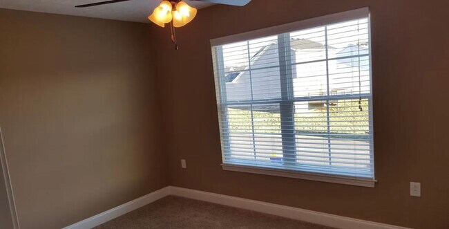 Building Photo - 330 Walnut Creek Dr