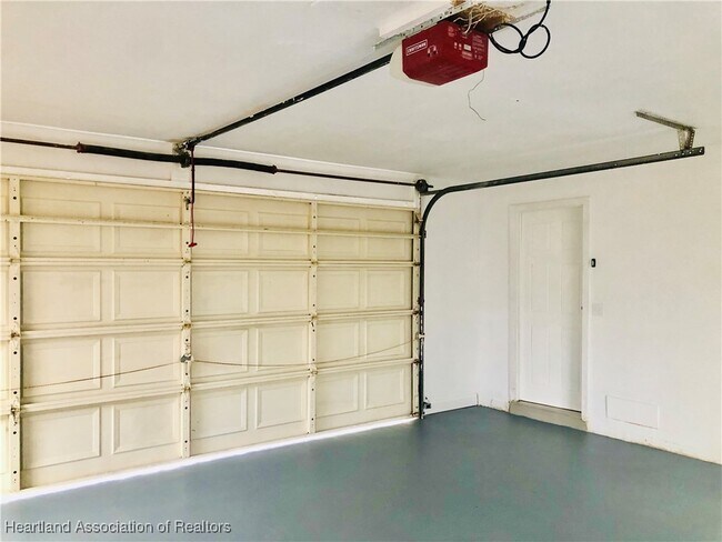 Building Photo - 4615 Lake Haven Blvd