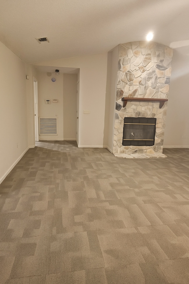 Building Photo - 6523 Diamond Leaf Ct S