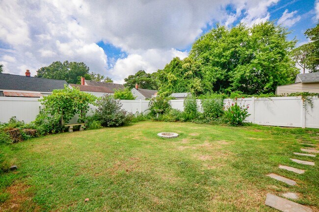 Building Photo - Stunning home rental in Portsmouth!