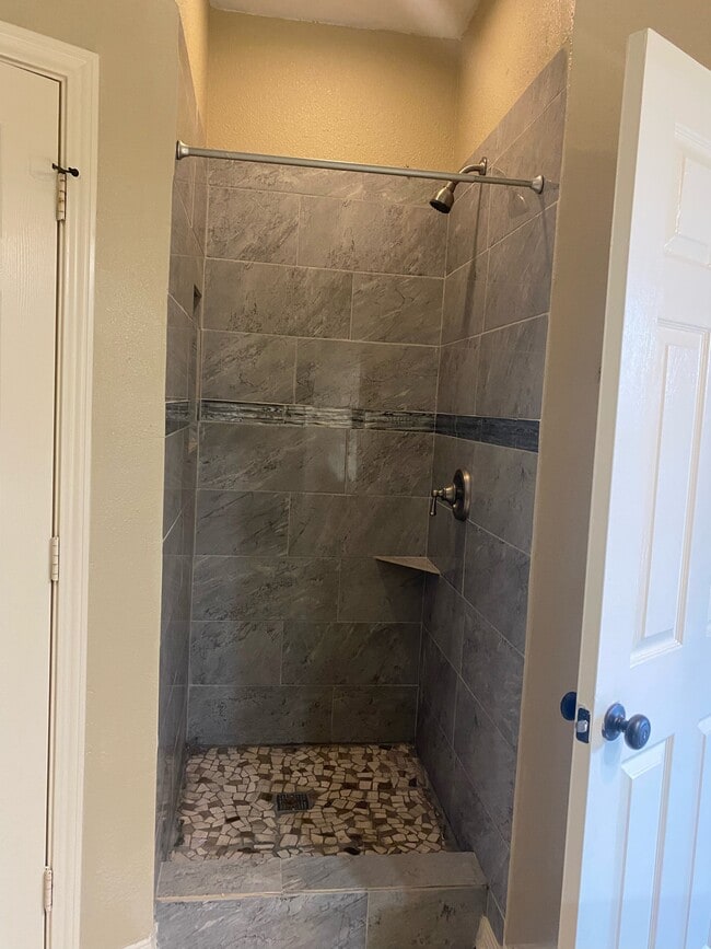 Building Photo - 906 Mockingbird Ln