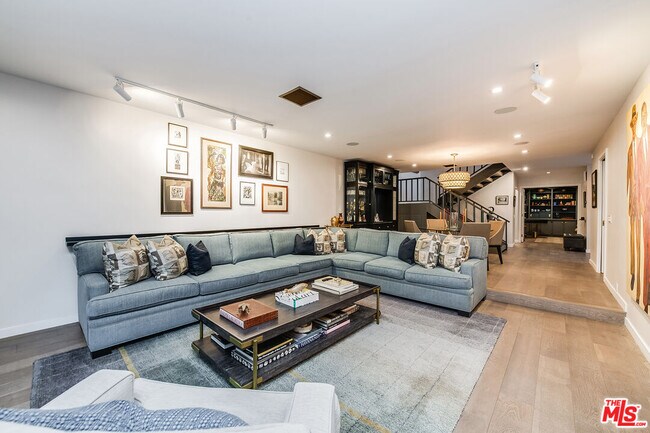 Building Photo - 4635 N Clybourn Ave