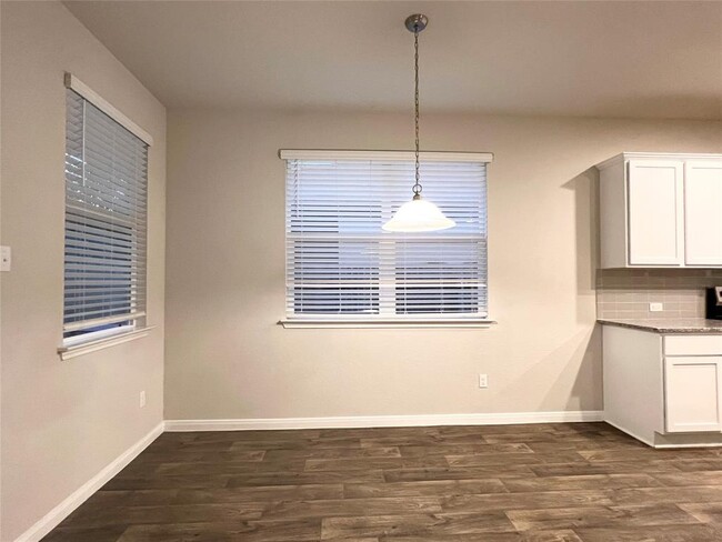 Building Photo - 105 Naset Dr