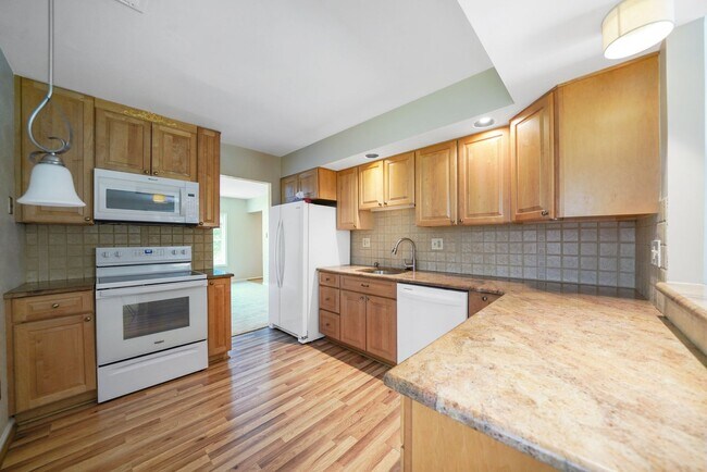 Building Photo - 3 Bed 2.5 Bath Townhome in Chesterbrook