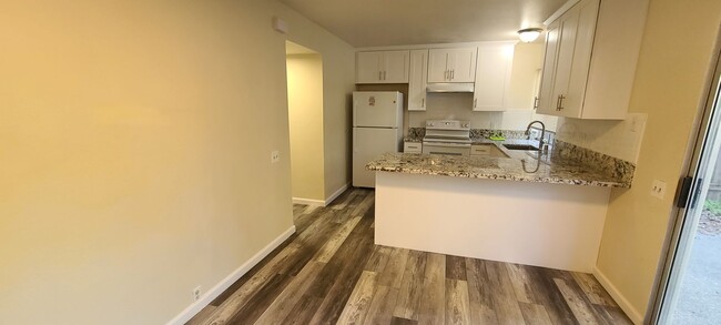 Building Photo - Remodeled Large 4 Bedroom 2 Bath Condo  in...