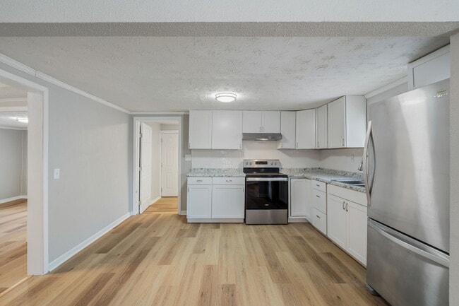 Building Photo - 2325 Cedar Ln