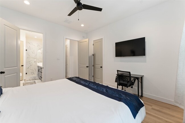 Building Photo - 2341 Eagle St