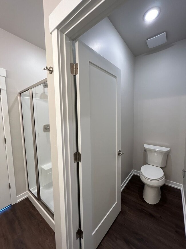 Building Photo - Luxury 2BR Duplex Near Old Mill District & Trails – PENDING APPLICATION