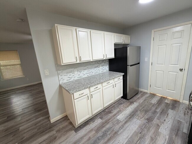 Building Photo - 710 Avenue J Pl