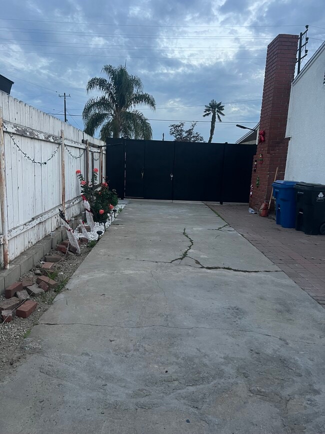 Building Photo - 1215 W L St