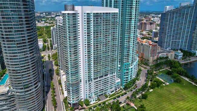 Building Photo - 1800 N Bayshore Dr