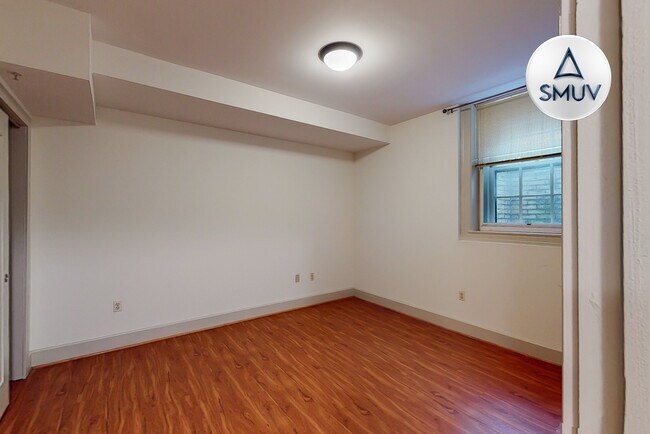 Building Photo - 12 E Chase St