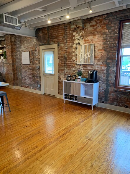 Building Photo - 413 Locust St