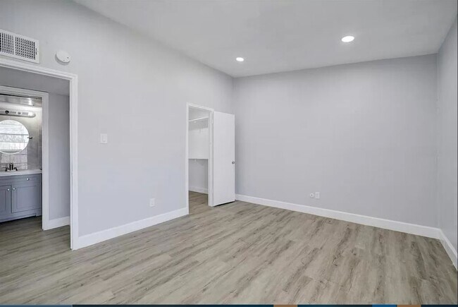 Building Photo - 9550 Deering Dr