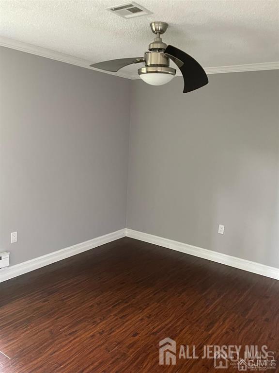 Building Photo - 402 Metuchen Dr
