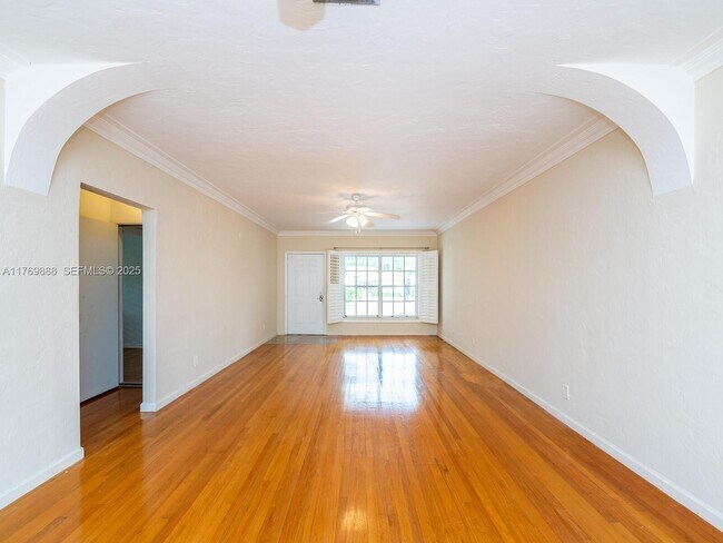 Building Photo - 9441 Byron Ave