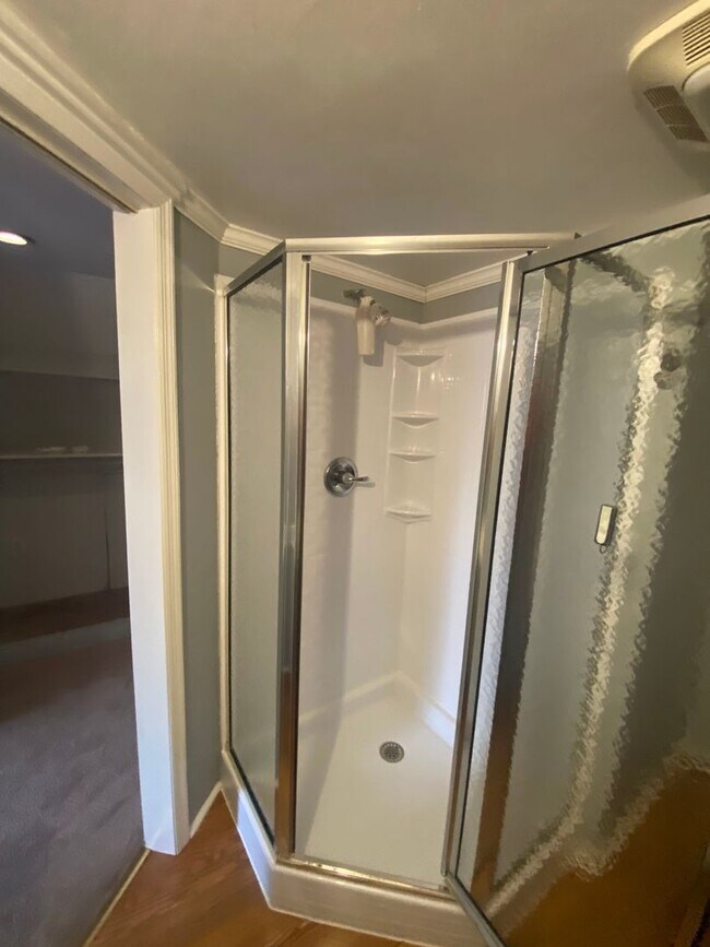 Building Photo - 233 S State Rd