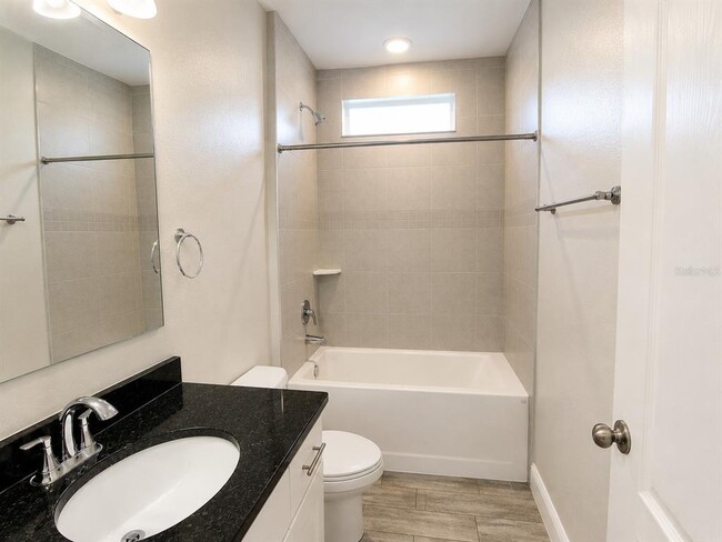 Building Photo - 410 Taft Dr