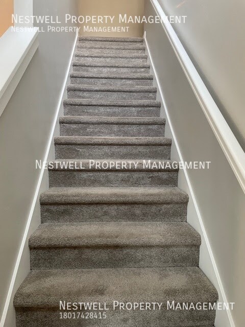 Building Photo - Amazing End-Row Townhome in Traverse Mountain
