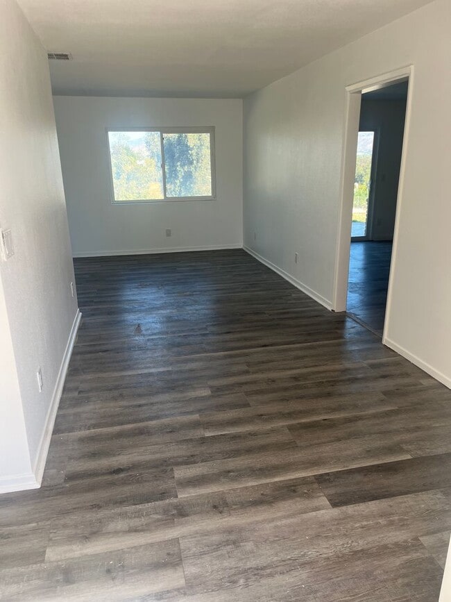 Building Photo - Single story Jurupa Valley home