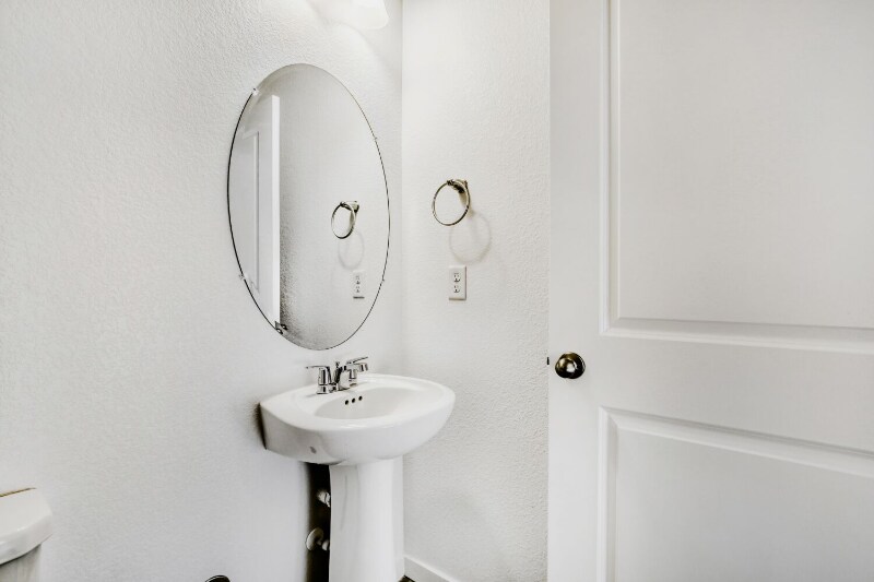 Building Photo - 5961 Holstein Dr