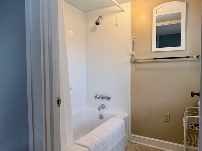 Building Photo - 29 Freestone Ave