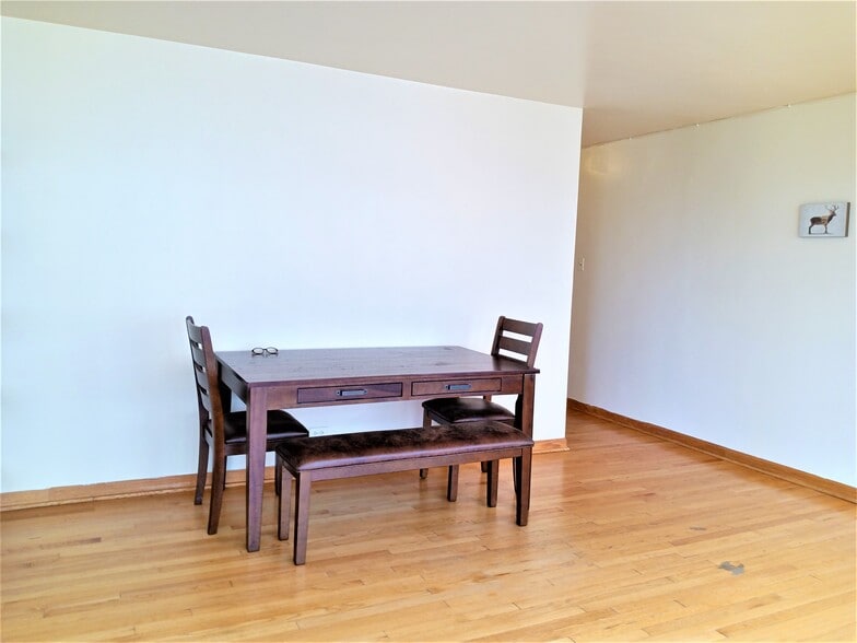 Building Photo - 1450 E 55th Pl