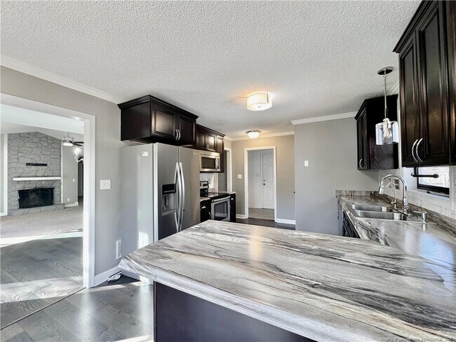 Building Photo - 741 Maxine St