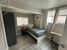 Building Photo - 1248 W 24th St