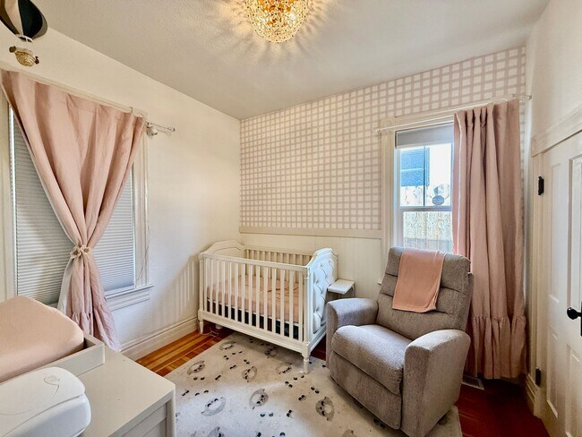 Building Photo - Charming 3-Bedroom Home in the Heart of Co...