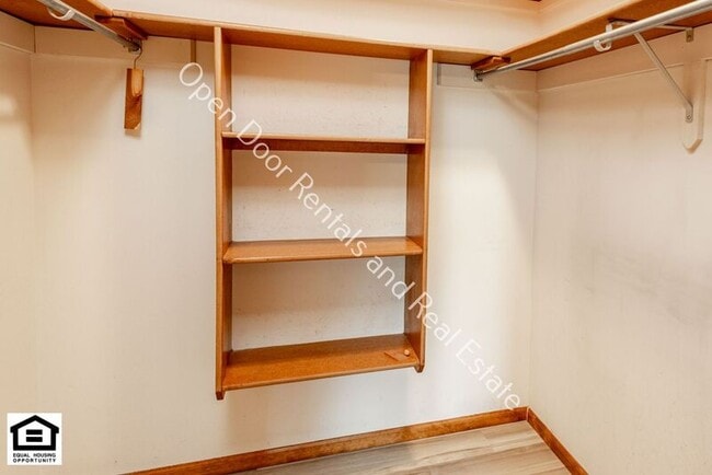 Building Photo - 1422 Flagstone Dr