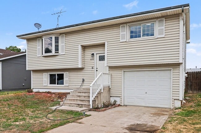 Building Photo - 8204 Hallett Ct