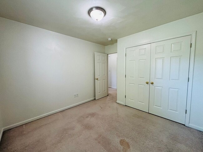 Building Photo - 80 Salem Ln