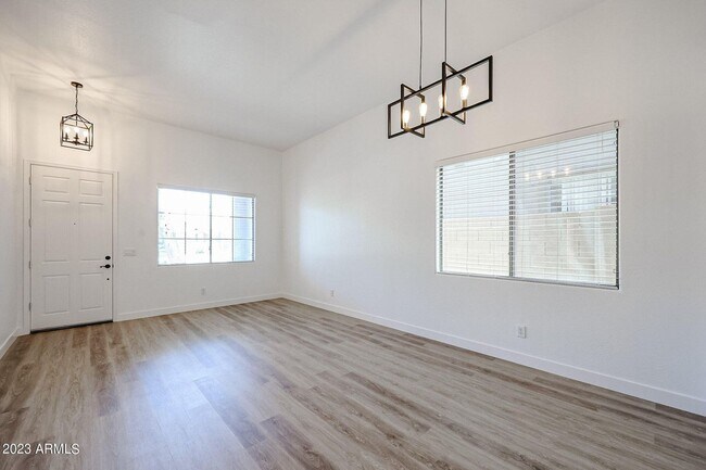 Building Photo - BRAND NEW 5 BEDROOM HOME IN PHOENIX