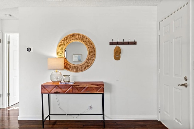 Building Photo - Welcome to this charming, downstairs unit ...