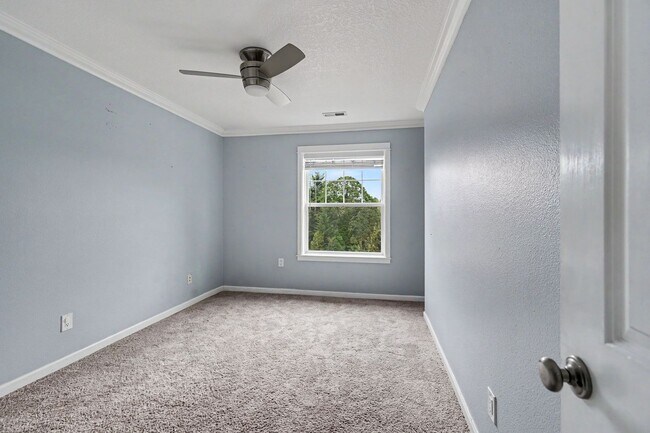 Building Photo - 1321 Chapman Hill Dr NW
