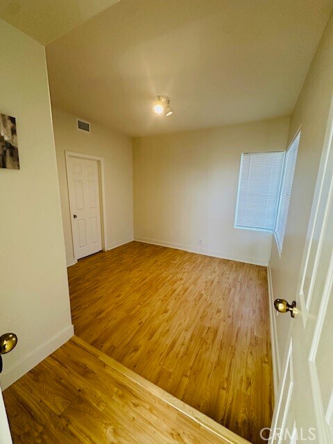 Building Photo - 26562 White Oaks Dr