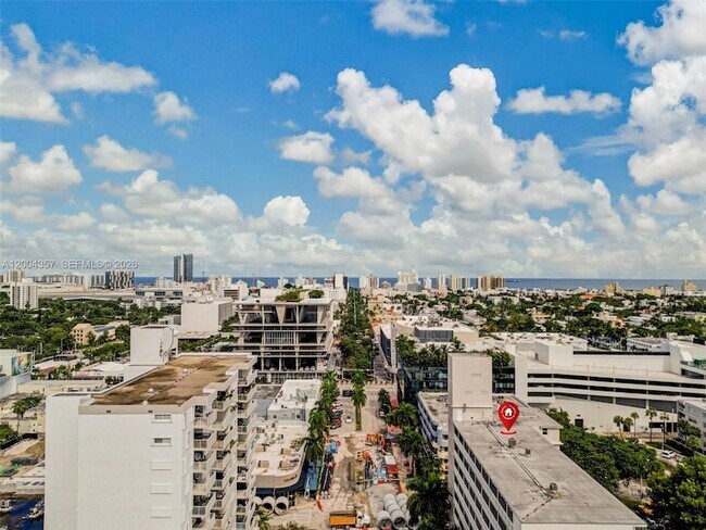 Building Photo - 1300 Lincoln Rd