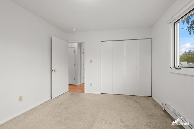 Building Photo - 4071 MacInnes Street