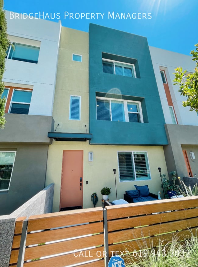 Building Photo - 721 Shoreline Rd