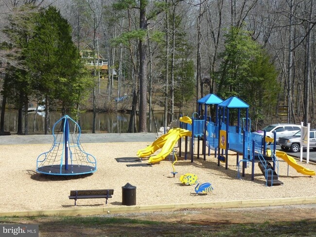 Building Photo - 206 Cedar Ridge Dr