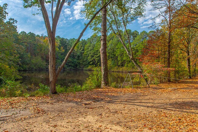 Building Photo - Large Open-Concept 4 Bedroom with Stunning Pond Views!