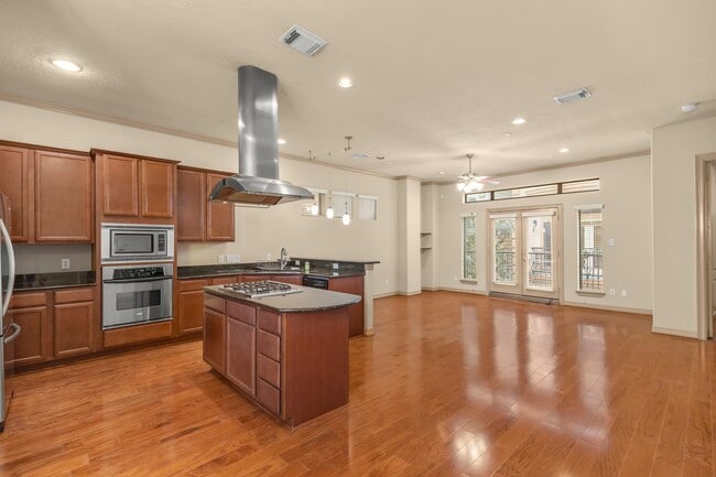 Building Photo - 1607 Bass St