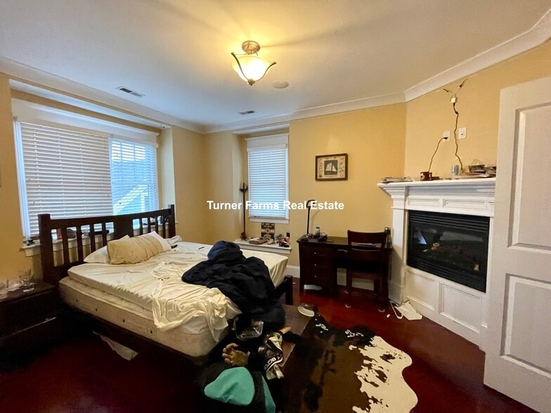 Building Photo - 15 Eldora St