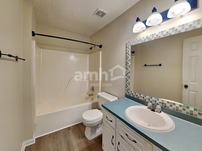 Building Photo - 1017 Queensbury Run