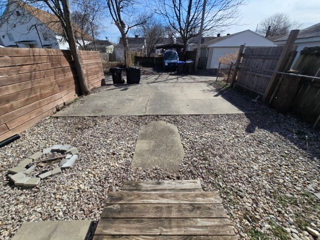 Building Photo - Charming 3 Bedrooms, 2 Full Bathroom Home!...
