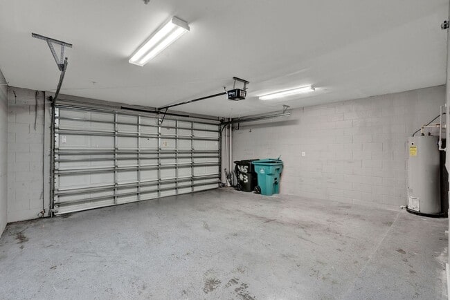 Building Photo - Luxury 2 Bedroom 2.5 Bath Townhome In Down...