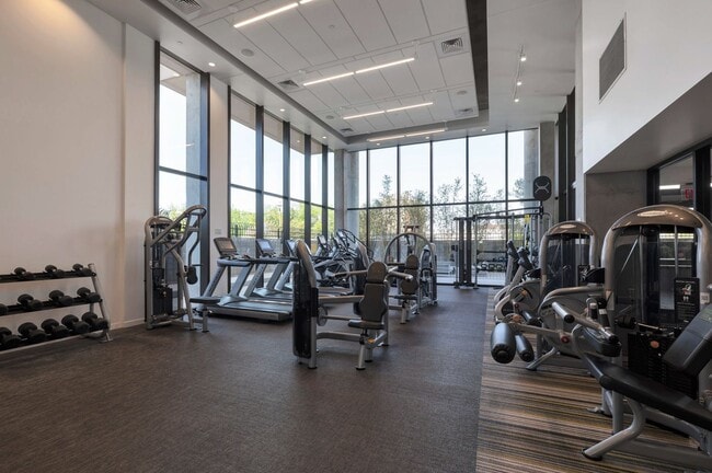 Building Photo - Luxury Condo in the Heart of Downtown Phoe...